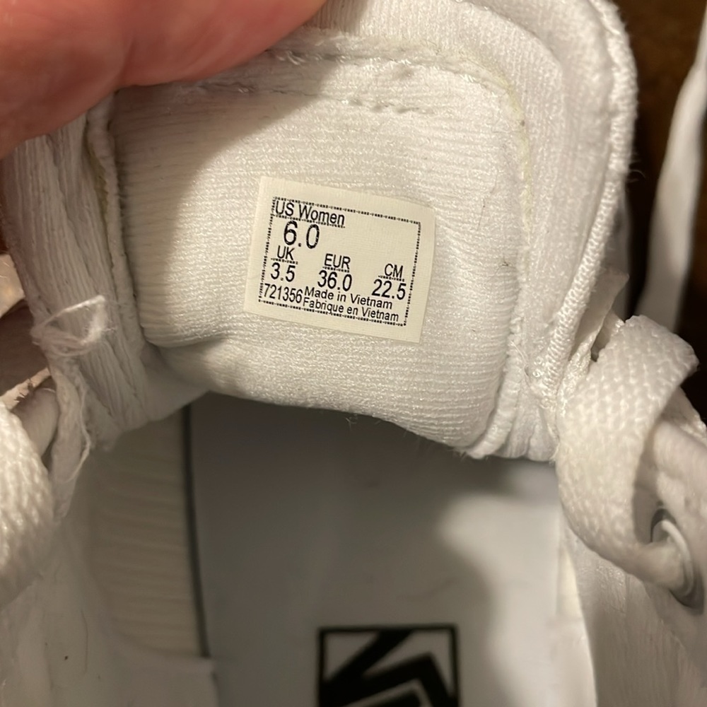 White high top Van’s Women’s Sneakers Size 6 W - Picture 2 of 3